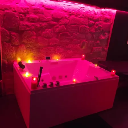 La Cachette Secrete - à En Normandie Avec Balnéo Et Sauna Privatif * Caen