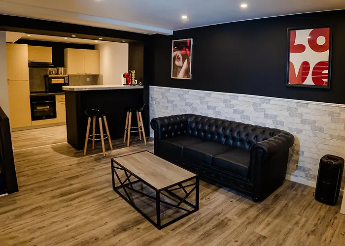 La Cachette Secrete - Maison Romantique Avec Balneo Et Sauna Privatif A En Normandie